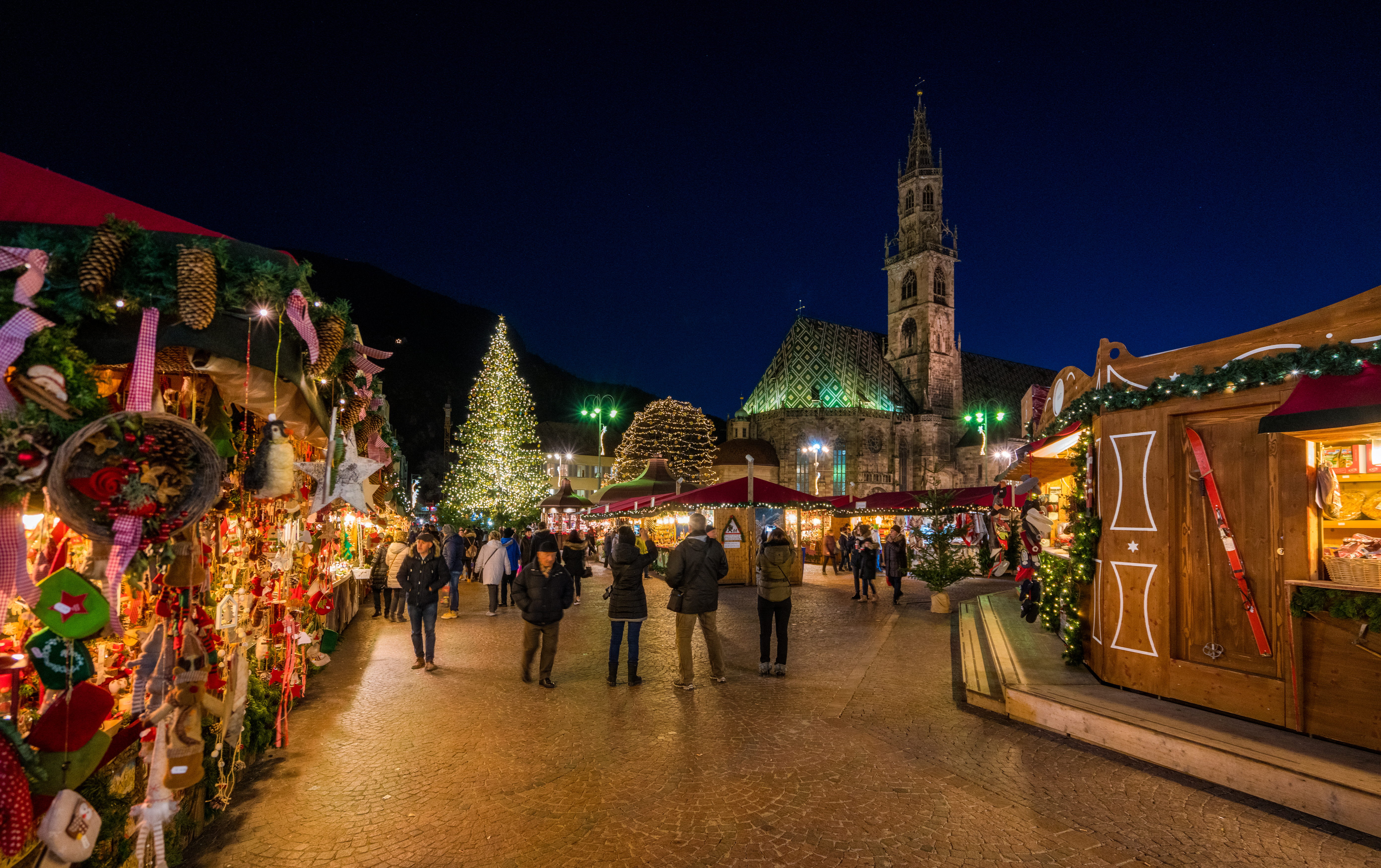 Julemarked foran katedralen i Bolzano